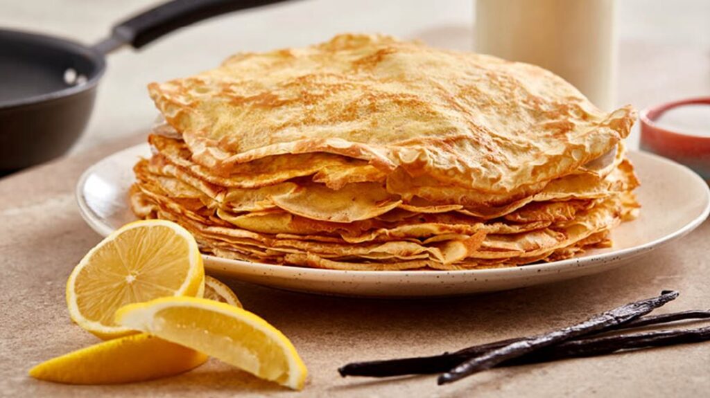 Klassiske danske pandekager stegt på pande